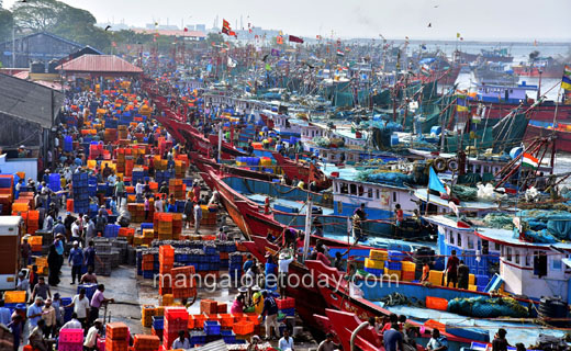 Fish market2